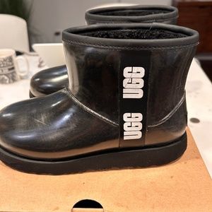UGG CLASIC CLEAR MINI IN BLK BOOT WATER PROOF